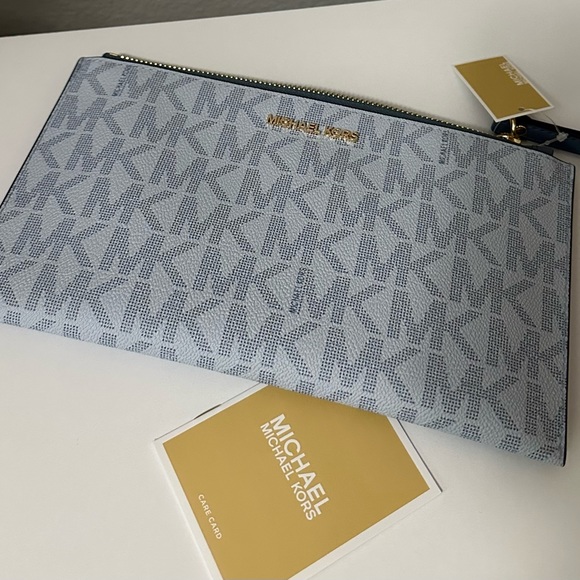 Michael Kors  Jet Set  LG Zip Clutch Wristlet - Picture 10 of 10